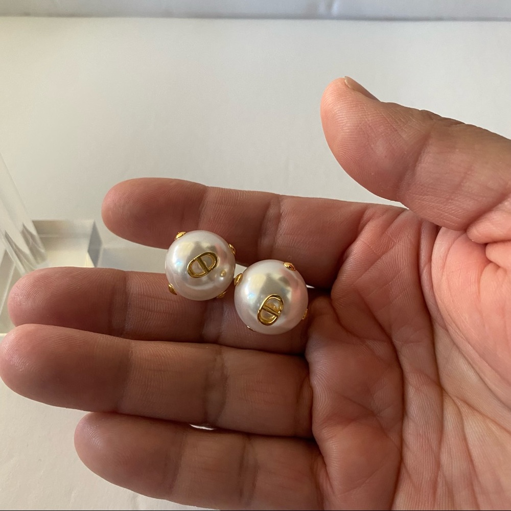 🤩🤩Dior 🤩🤩Tribales Pearl Earrings NEW